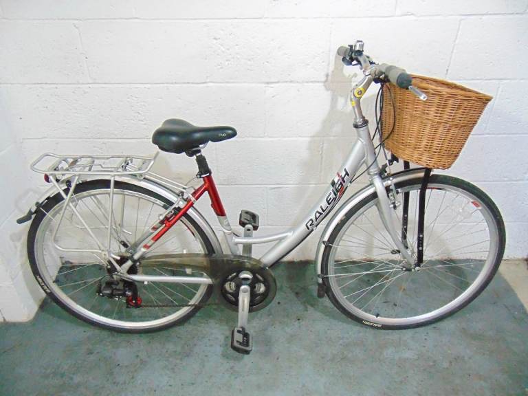 Aluminium Raleigh (18 inch frame) Step-through/Dutch style/Hybrid/Town Bike (free local delivery)