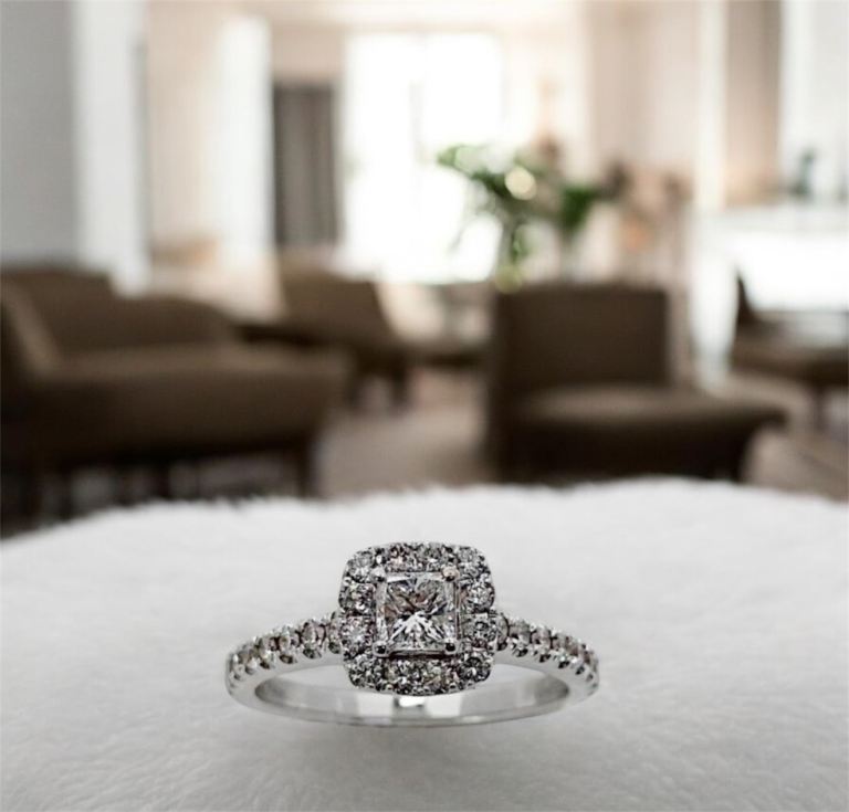 Neil Lane 14ct White Gold 0.81ct Diamond Engagement Ring – Cost £3499