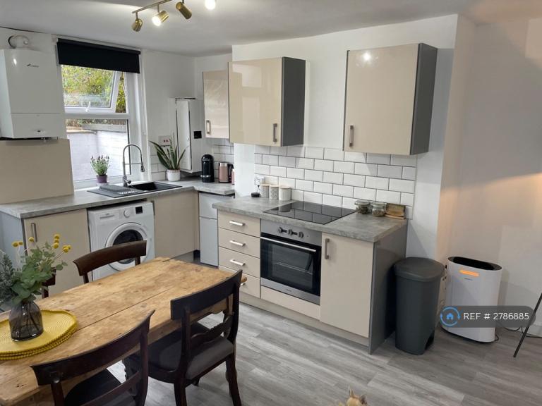 1 bedroom flat in Tower Grove, Leeds, LS12 (1 bed) (#2786885)