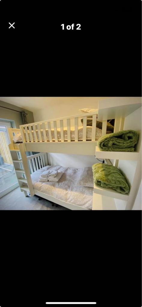 The little white company bunk bed with new Ikea matreses 