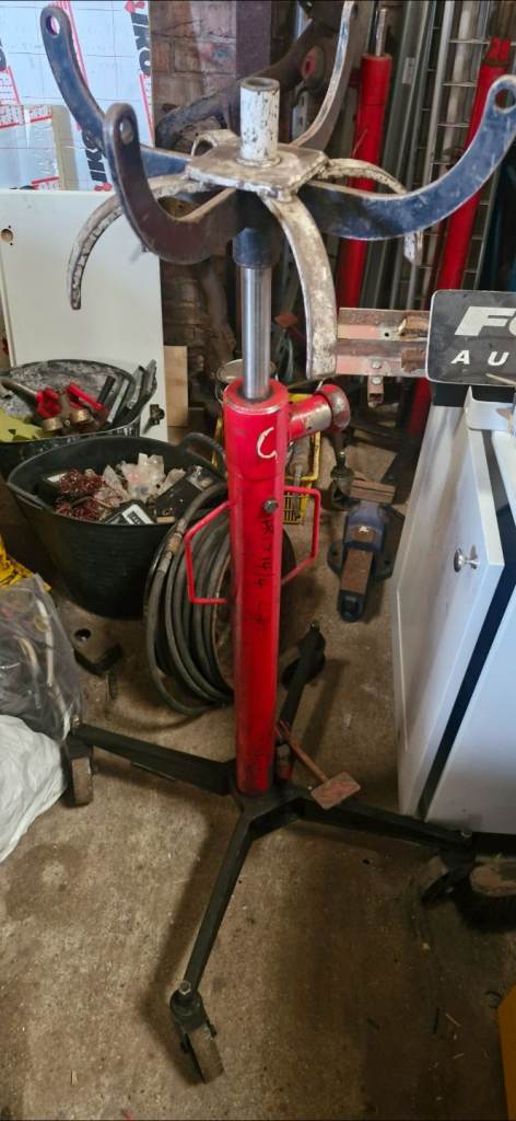 Garage equipment 