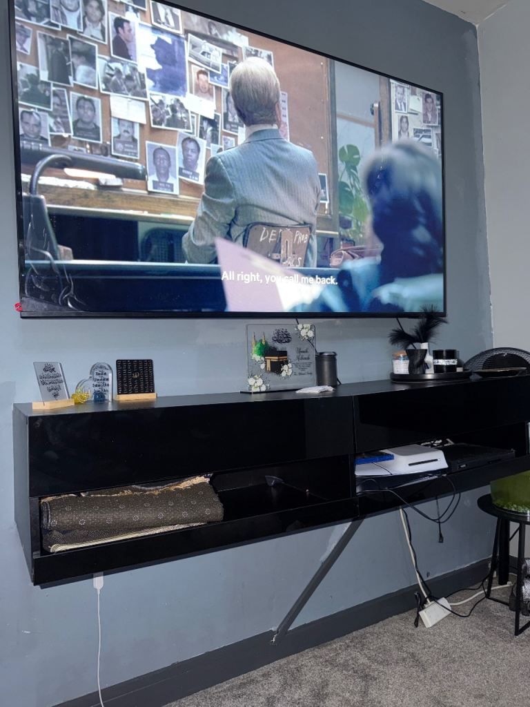 Floating wall cabinet 