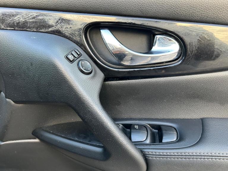 2015 Nissan Qashqai 1.6 DiG-T Tekna [Non-Panoramic] 5dr HATCHBACK PETROL Manual