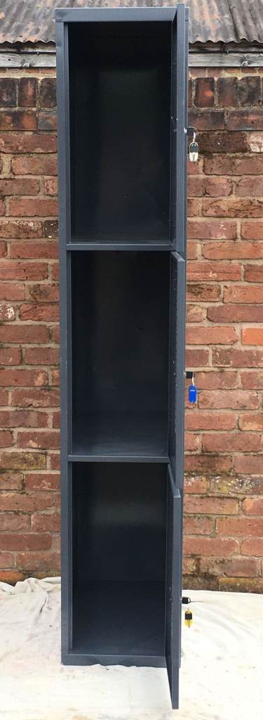 LOCKER WITH KEYS