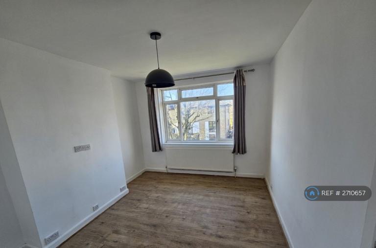 2 bedroom flat in Neasden Lane, London, NW10 (2 bed) (#2710657)