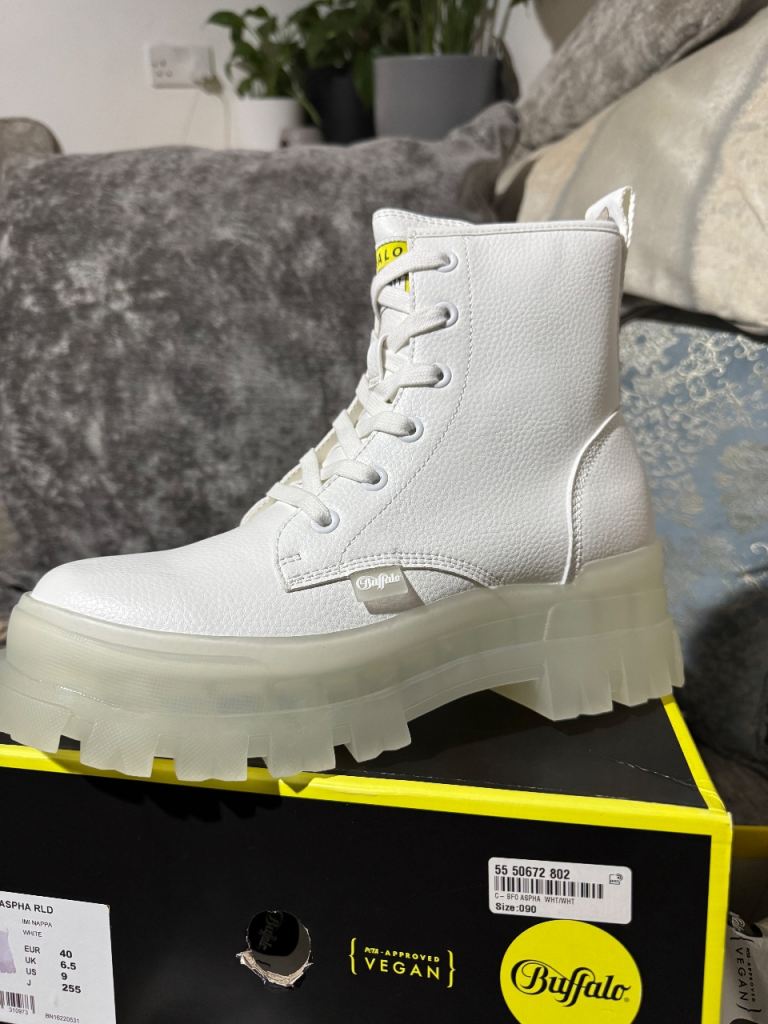 Women’s 6.5 Buffalo Vegan Boots 