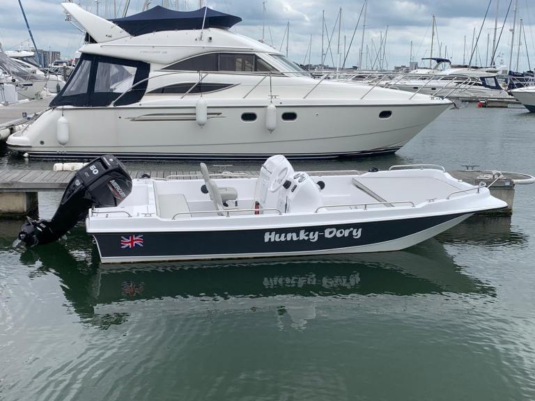 Hunky dory boat 6 people 