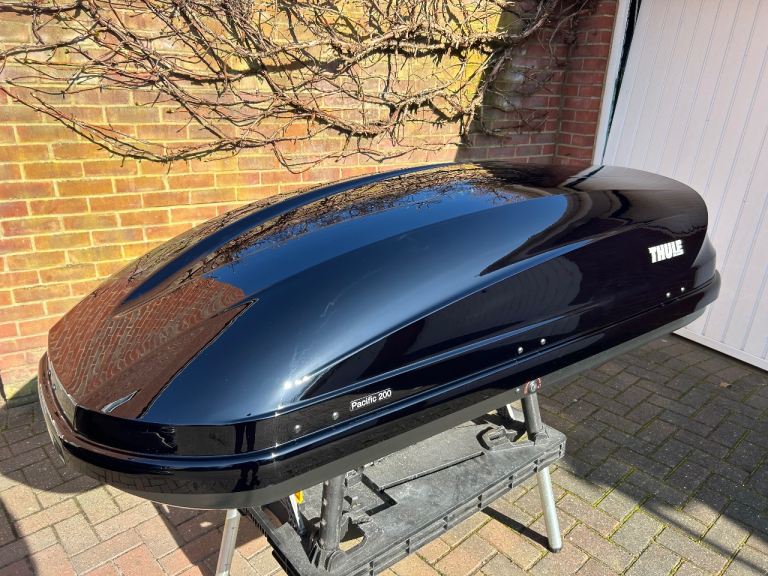 THULE PACIFIC 200 Gloss Black Roof Box