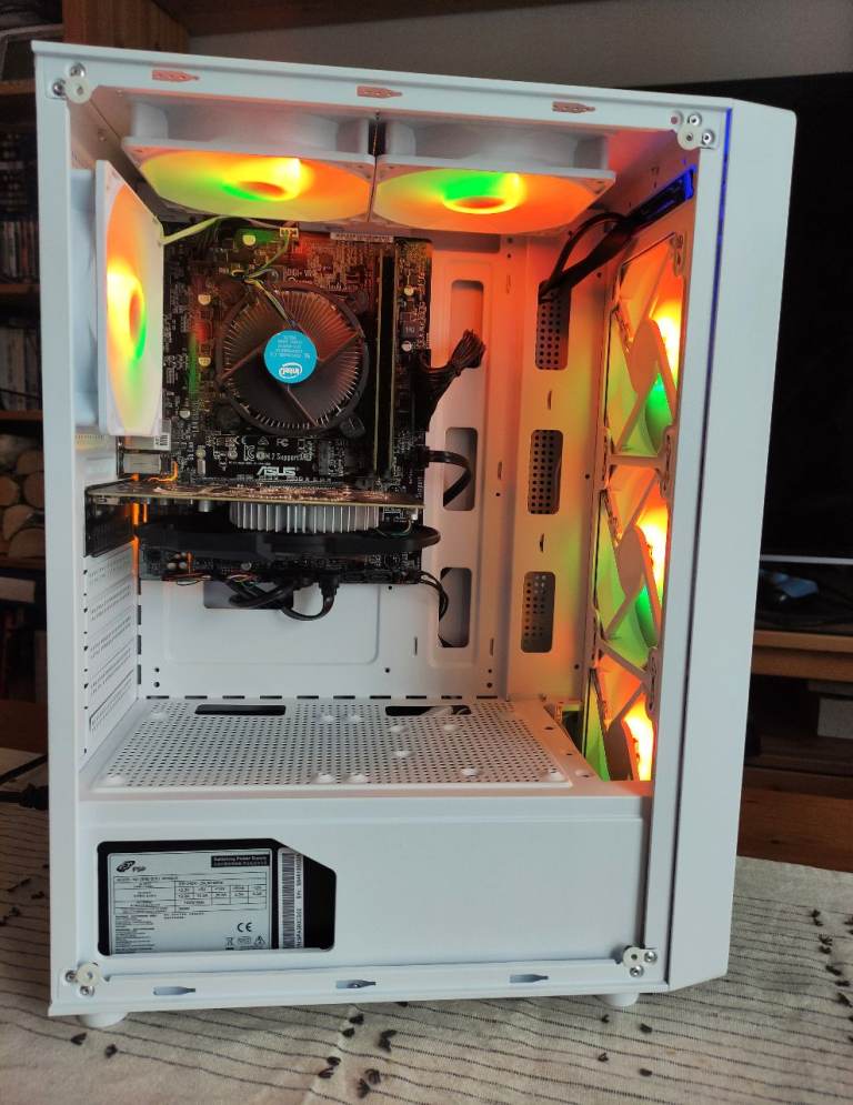 New custom-built CiT Blade Gaming PC, Intel i5 7400, GTX 1050Ti, 8GB RAM, SSD/HDD