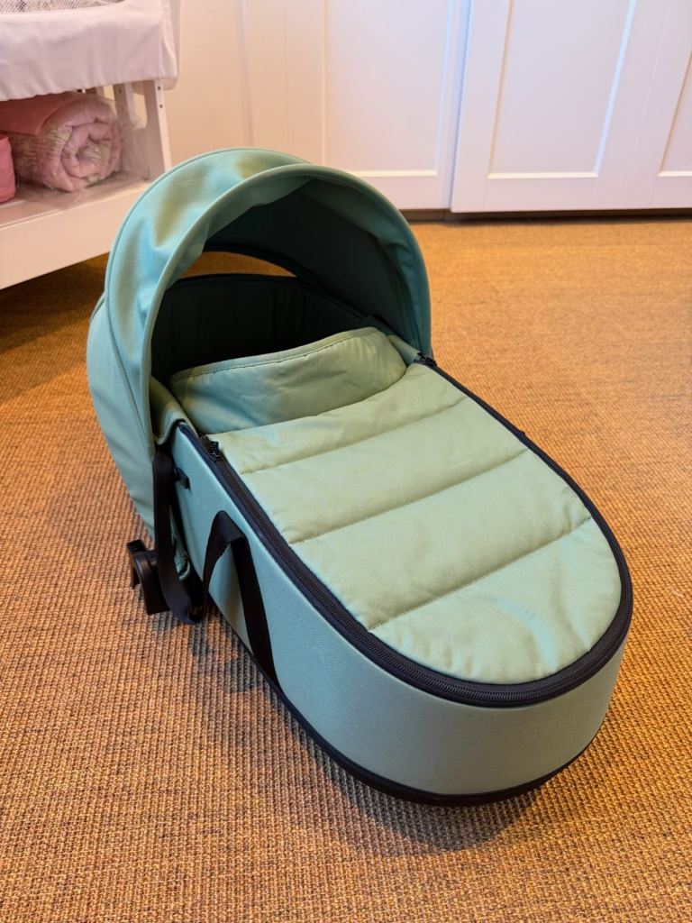Babyzen YOYO Bassinet - Peppermint- Like New No Marks