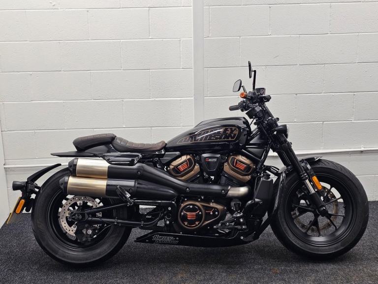 HARLEY-DAVIDSON SPORTSTER S ABS ** 6393 miles - 12 Months MOT **