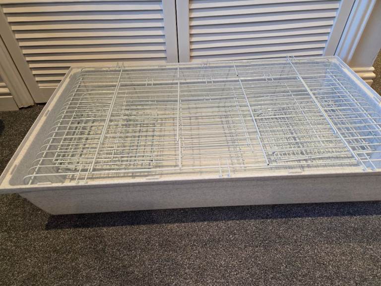 Small pet enclosure 