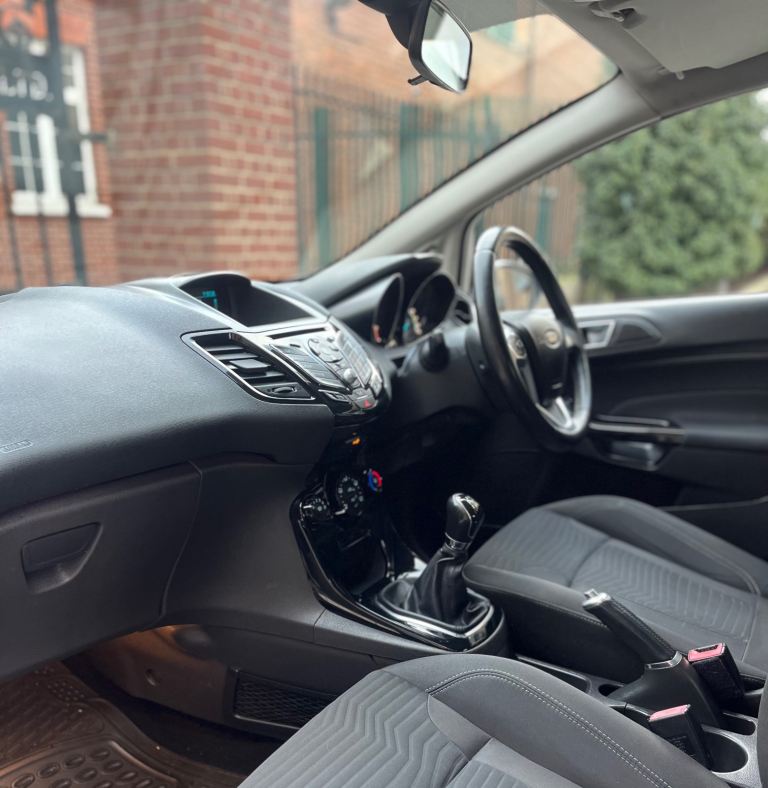 Ford, FIESTA, Hatchback, 2015, Manual, 1241 (cc), 5 doors