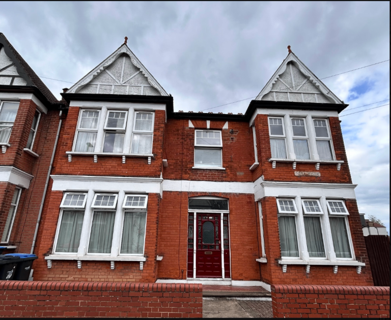 L@@K large room to rent - let Palmers Green, North London, N13 