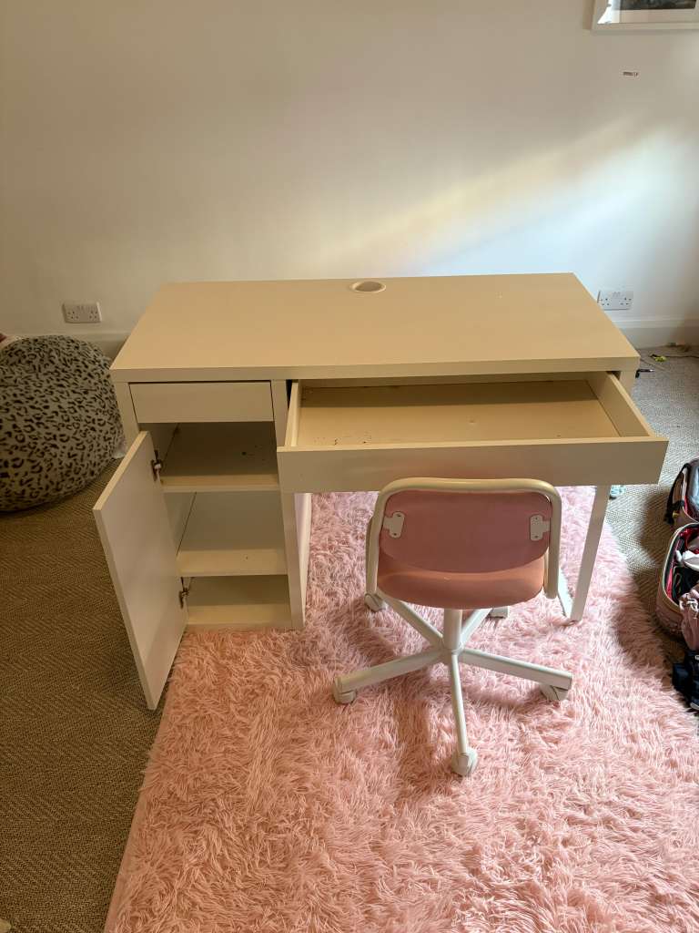 White Kids Desk with Storage and Pull-out Tray