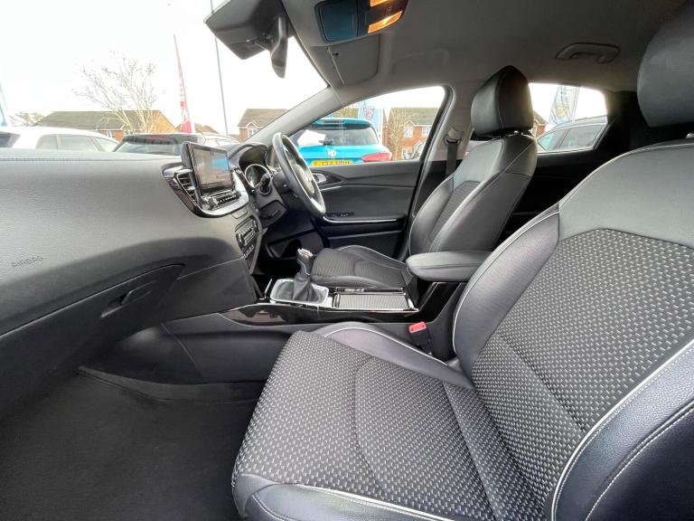 2020 Kia XCeed 1.0 T-GDi 3 Euro 6 (s/s) 5dr HATCHBACK Petrol Manual