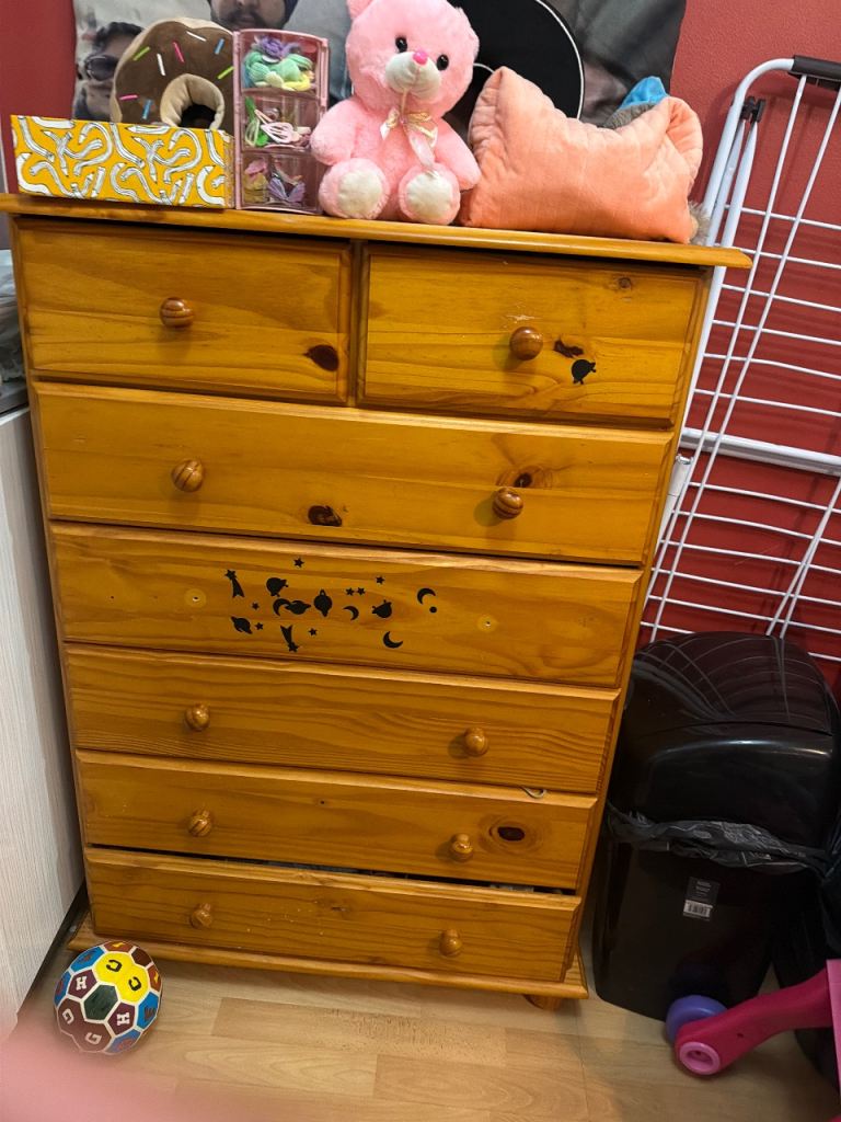 Pine Chest of Drawers with 6 Drawers – Good Condition