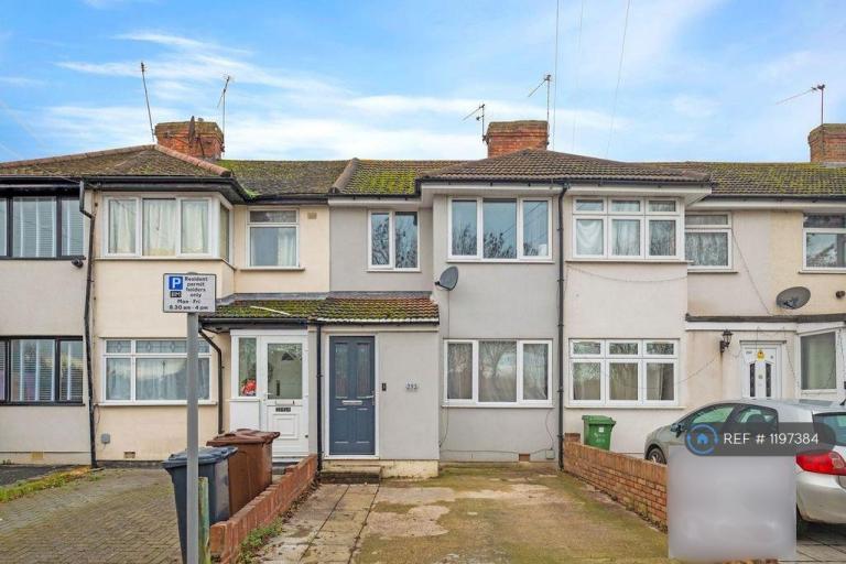 3 bedroom house in Oval Road North, Dagenham, RM10 (3 bed) (#1197384)