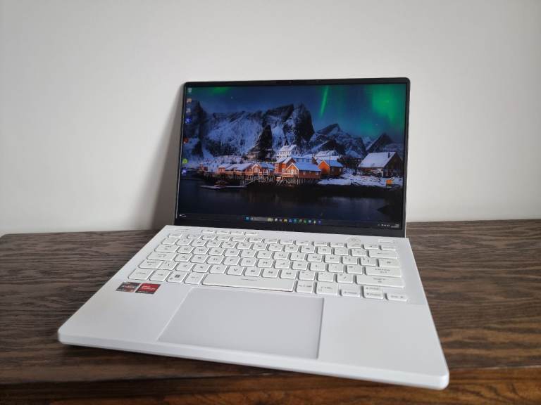 Asus ROG Zephyrus G14 GA402RK 32GB 1TB Ryzen 9 6900HS RX 6800S