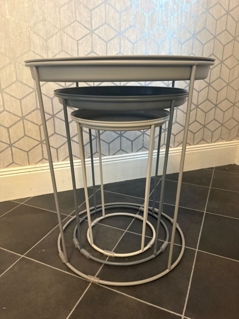 Set of 3 Nesting Grey Metal Round Tables