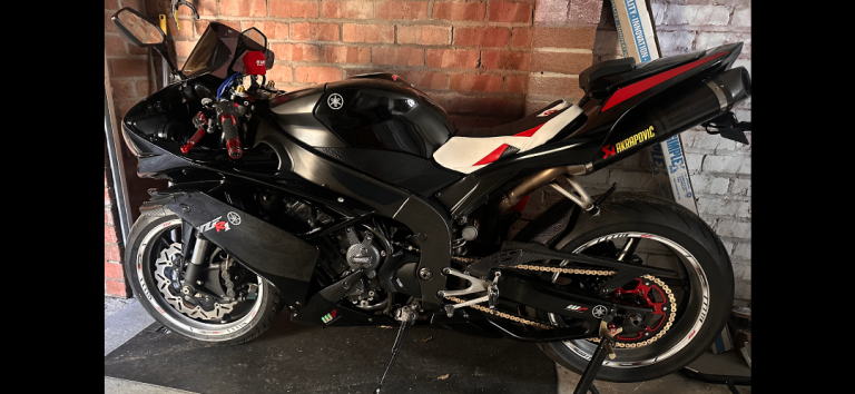 Lovely yzf r1 fully loaded may px try me CAR CAMPERVAN 