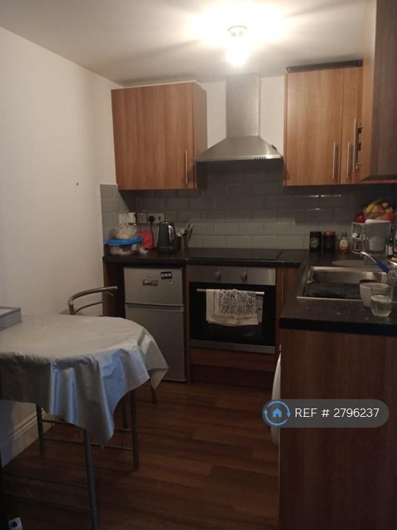 Studio flat in Western Avenue, Greenford, UB6 (#2796237)