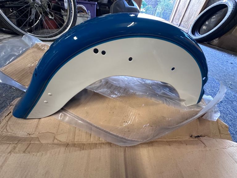 FLHSTC Harley Davidson rear mudguard brand-new, very tiny dent teal and white