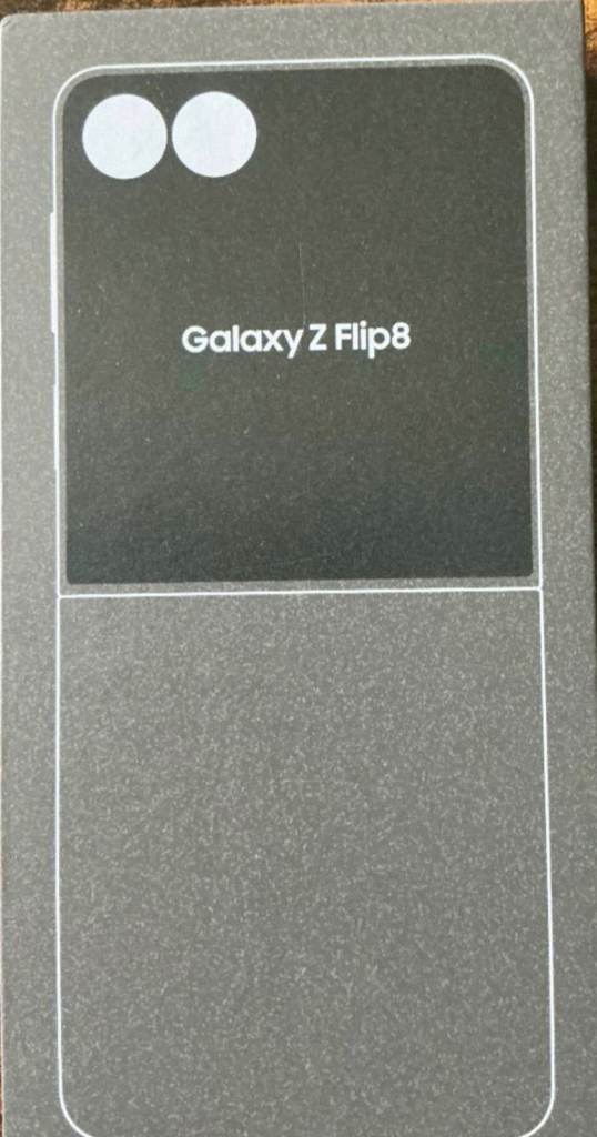 Samsung Galaxy Z Flip8 never been used 256 gb 