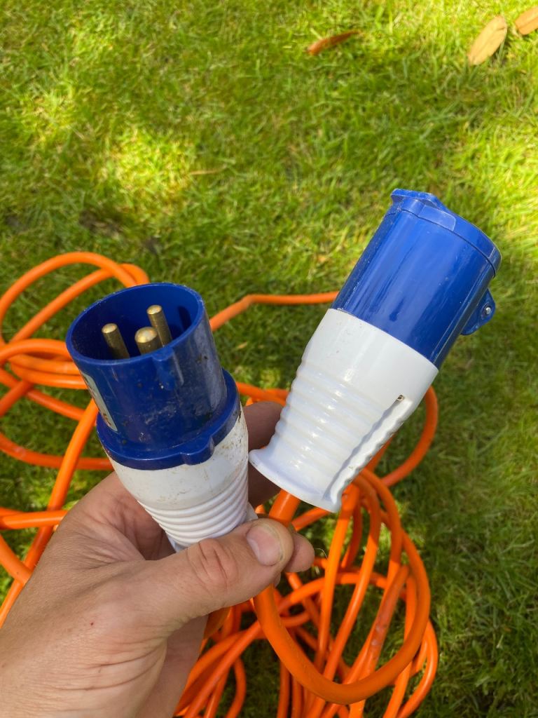 240v campervan/motorhome hook up 12m