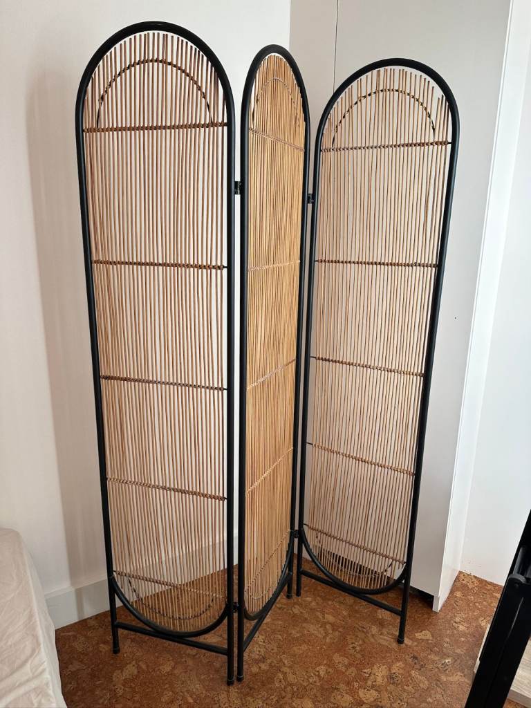 Stylish 3-Panel Room Divider Screen – Black & Natural Wood
