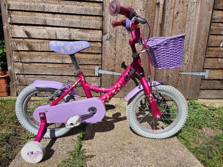 Pink Kids Bike with Basket and Stabilisers – Good Condition