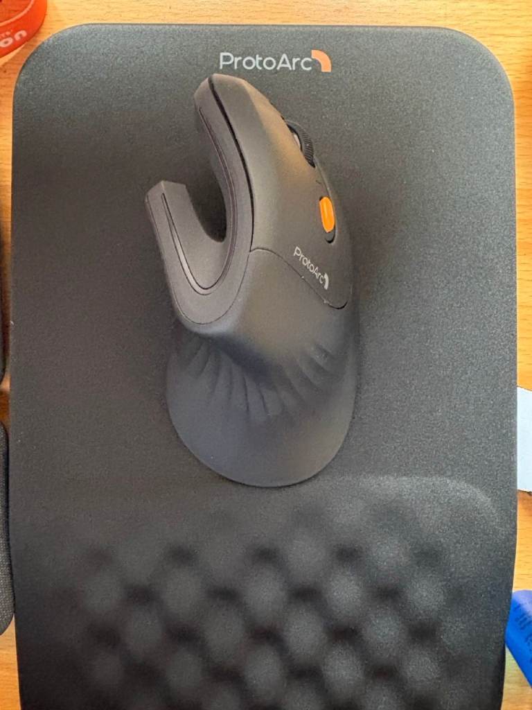 ProtoArc EM11 NL Wireless Ergonomic Vertical Mouse – Mint Condition Boxed
