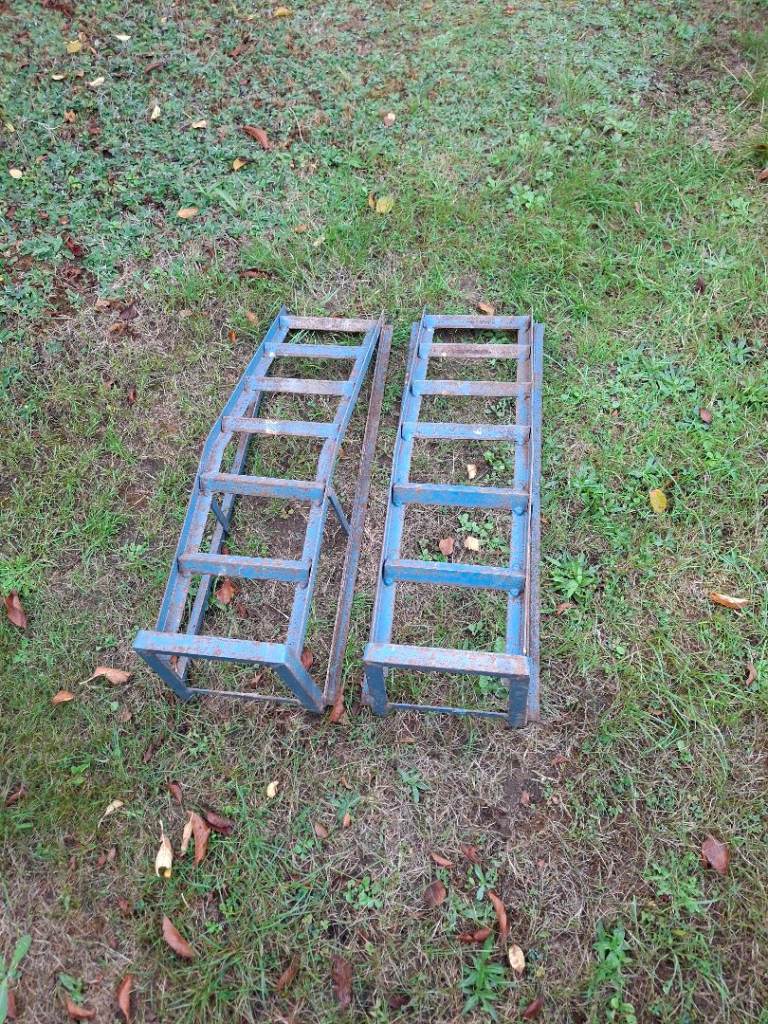 Metal car ramps 