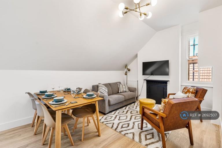 3 bedroom flat in Sackville Gardens, Hove, BN3 (3 bed) (#2692507)