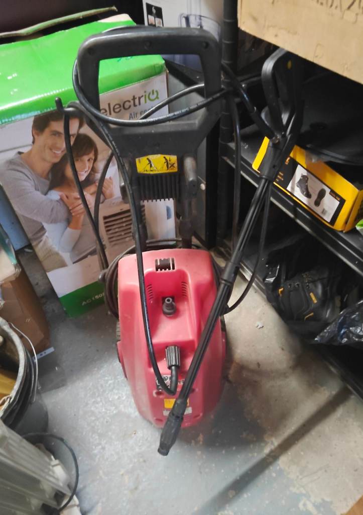 Champion CPW1500 Pressure Washer - Red, Good Condition