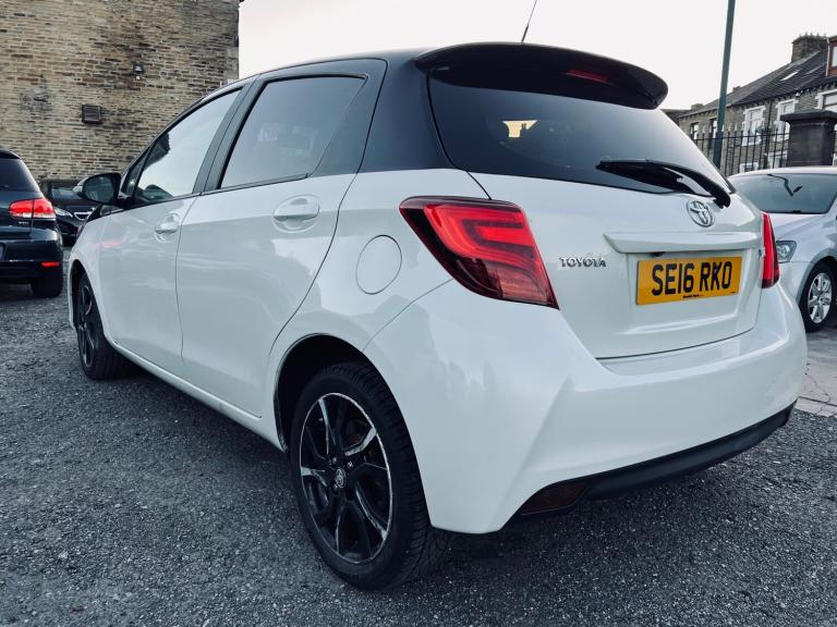 2016 Toyota Yaris 1.33 VVT-i Design 5dr HATCHBACK Petrol Manual
