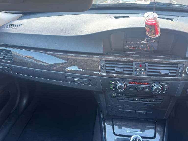 BMW, 3 SERIES, Saloon, 2011, Manual, 1995 (cc), 4 doors