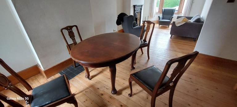 Antique oval dining table (extendable)