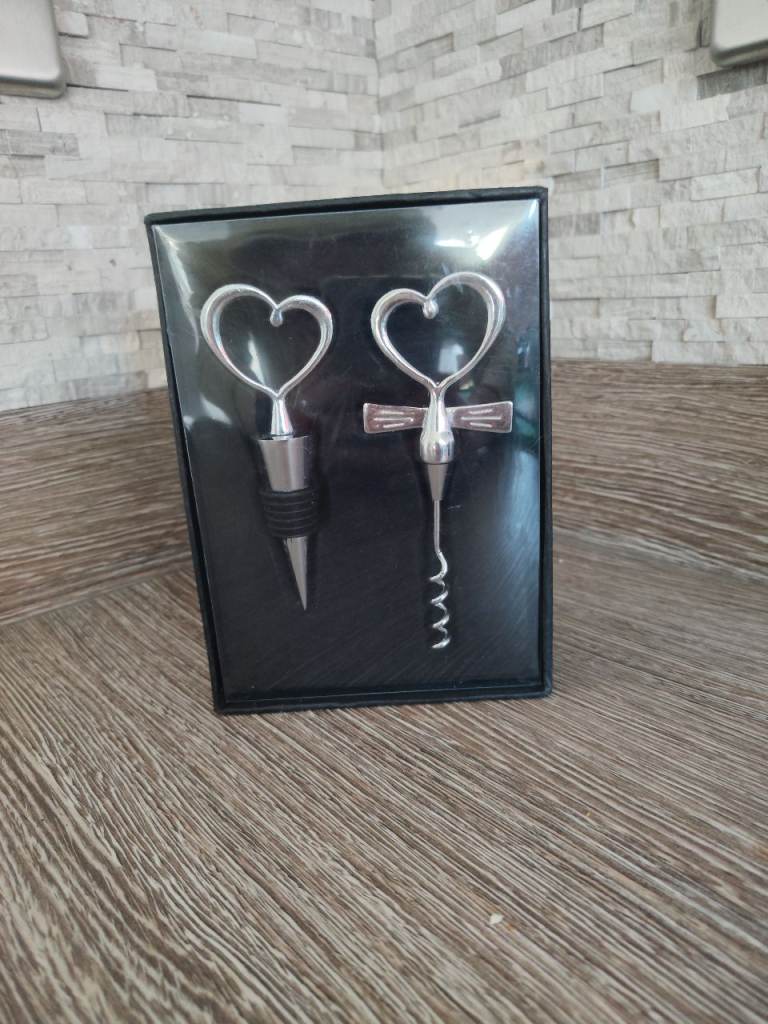 Heart Design Wine Bottle Stopper & Corkscrew Set - NEW