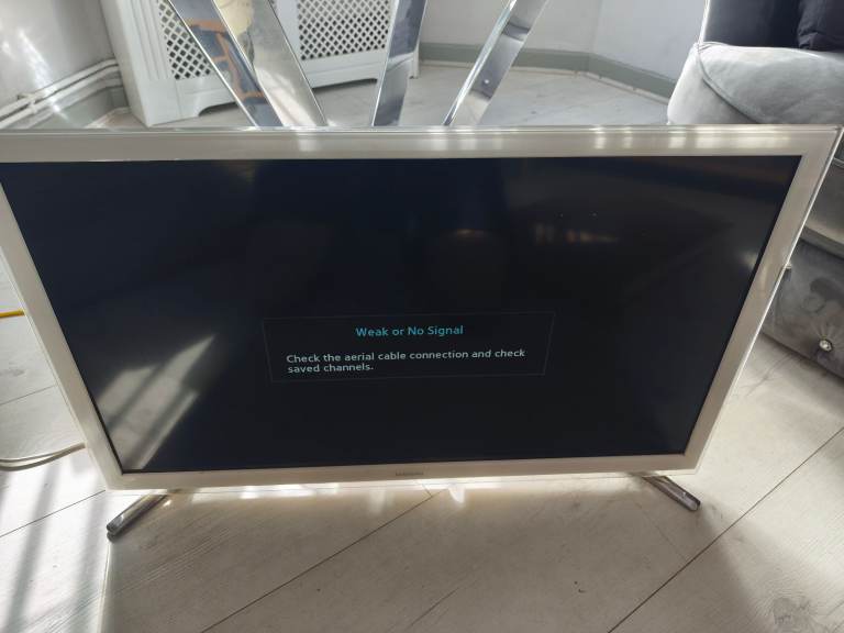 Samsung 32-inch Smart TV UE32F4815AK – White, Good Condition