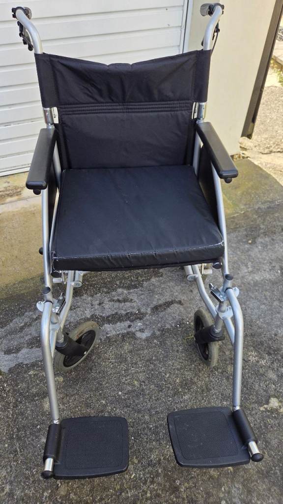 Folding Lightweight Wheelchair – Good Condition, Ready to Go