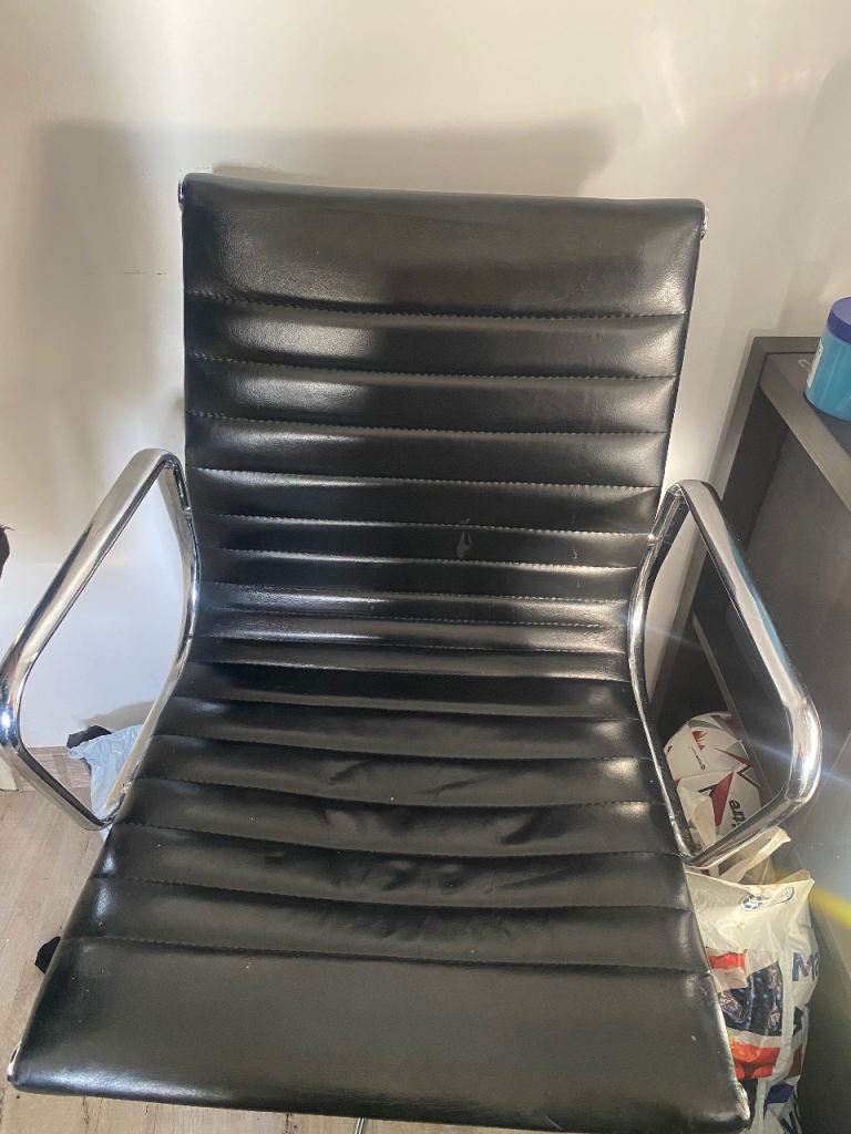Sturdy office chair - adjustable height 