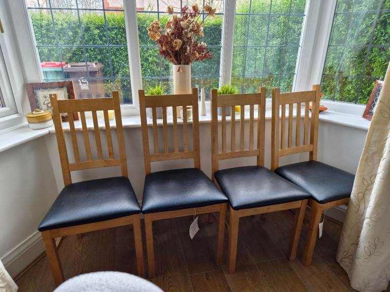 Dining room chairs| £30 each or £150 for the lot (6 chairs)