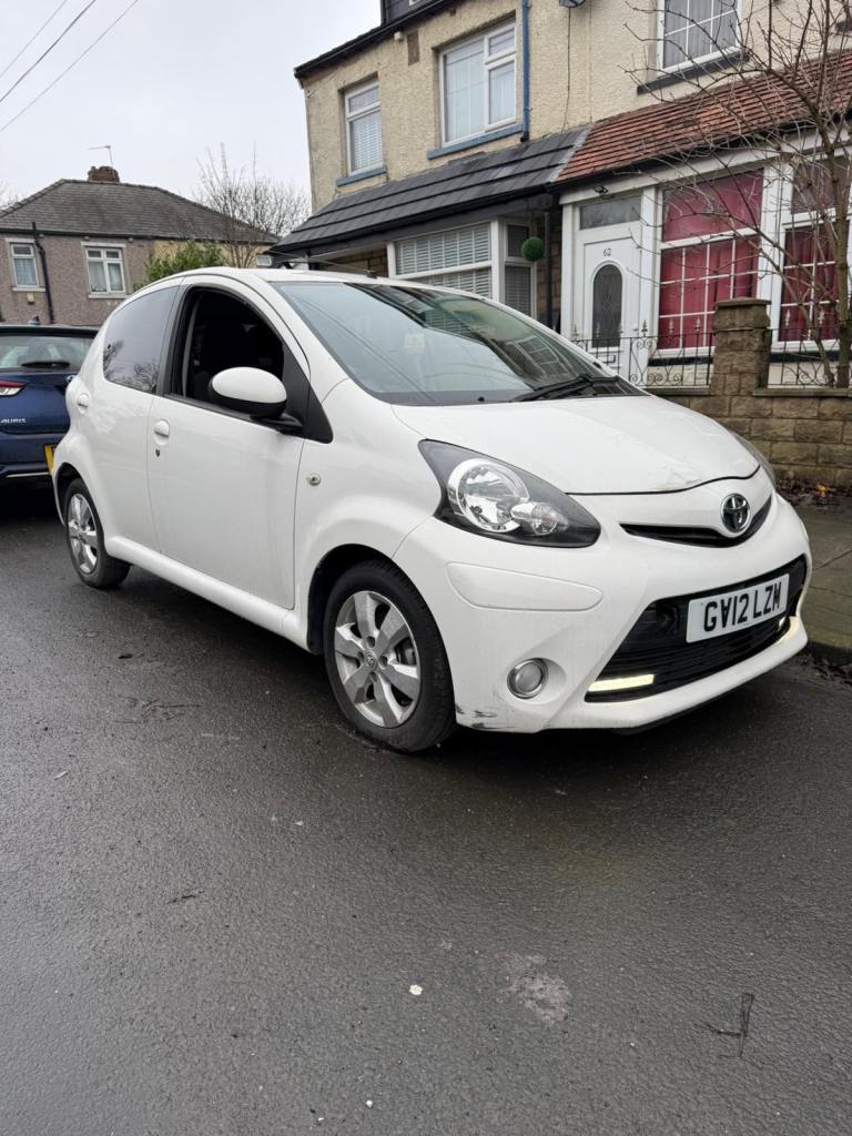 Toyota, AYGO, Hatchback, 2012, Manual, 998 (cc), 5 doors