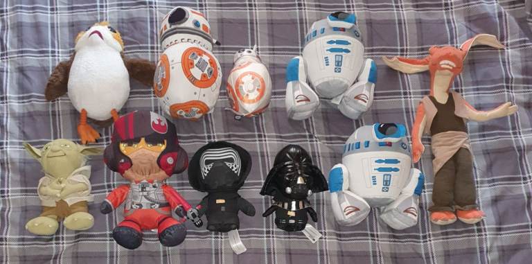 10 STAR WARS PLUSH - JAR JAR BINKS, R2 D2, TALKING/NOISE KYLO REN,DARTH VADAR ETC JOB LOT BUNDLE