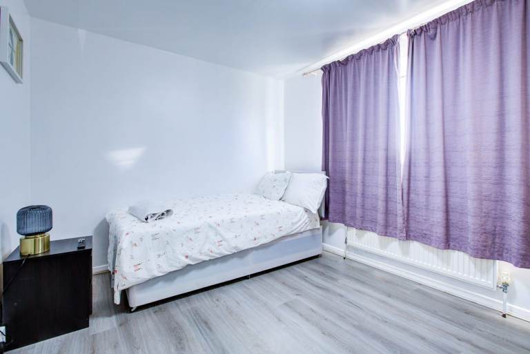 Large 4 bedroom house for rent in Southend On Sea