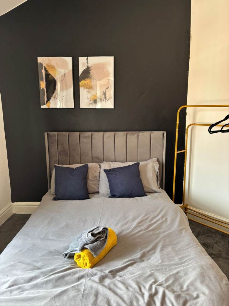 Bargain- Stunning & spacious  fully furnished 5 bed   house on st bedes avenue, blackpool FY4 1AQ 