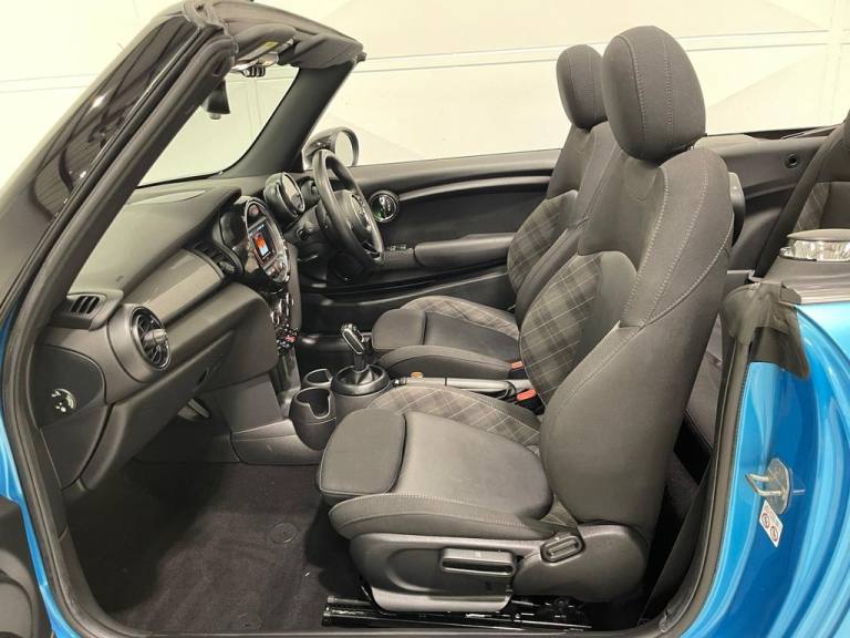 2018 MINI Convertible 1.5 Cooper Convertible 2dr Petrol Steptronic Euro 6 (s/s) (136 ps) Converti...