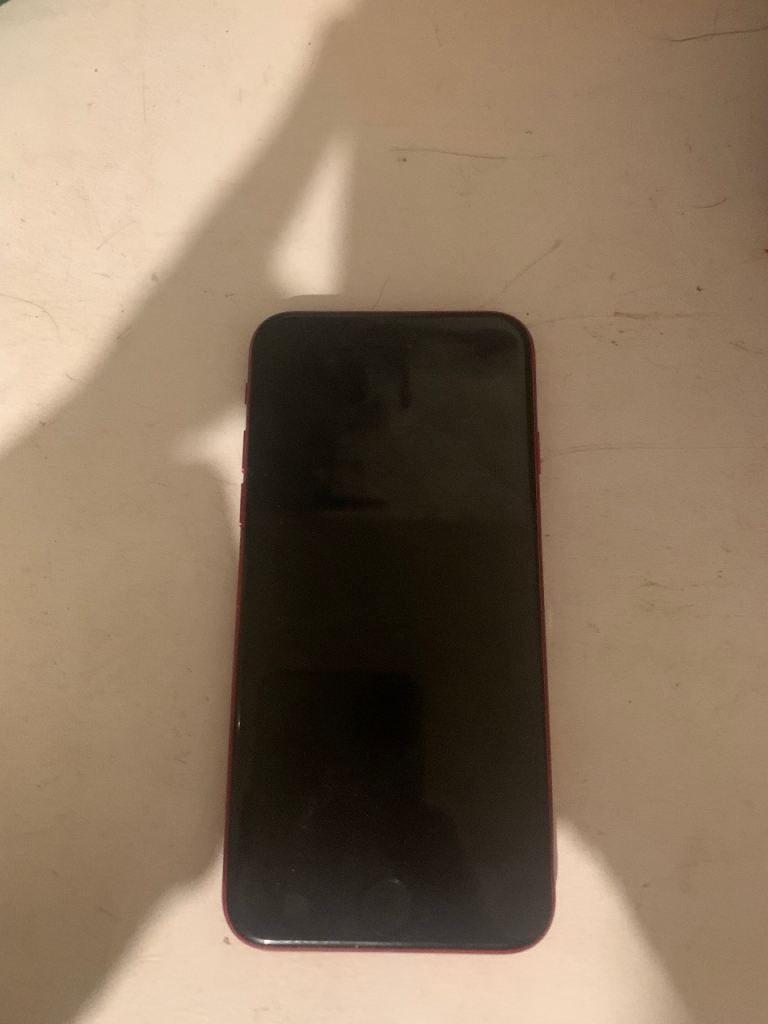 Apple iPhone SE (PRODUCT)RED – Good Condition