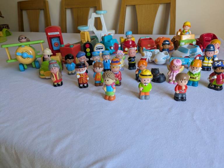 Happy Land Buildings, Vehicles and Figures.